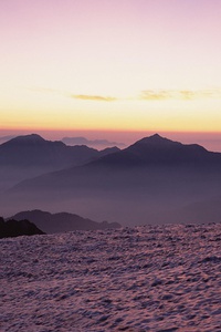 荷兰国脚转投英超球队，担任主力边锋